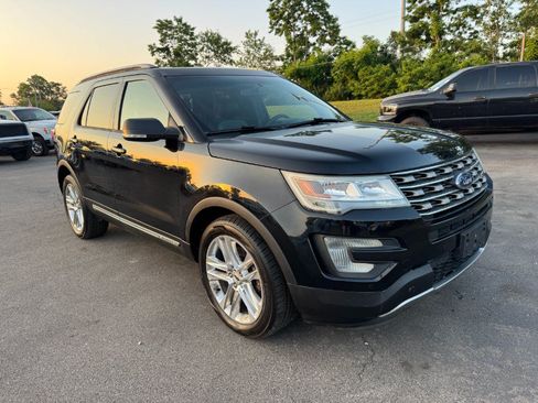Used 2017 Ford Explorer XLT AWD/4WD image 7