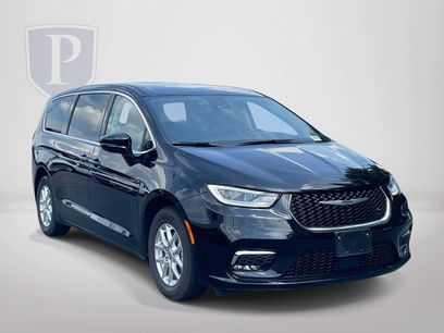 Certified 2024 Chrysler Pacifica Touring-L