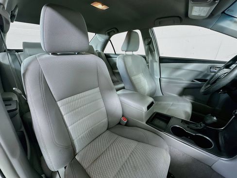 Used 2016 Toyota Camry LE FWD image 25