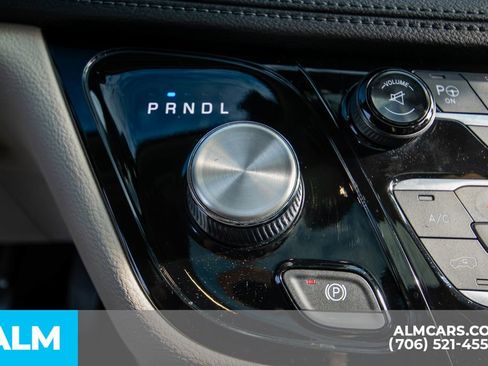 Used 2017 Chrysler Pacifica Limited image 35