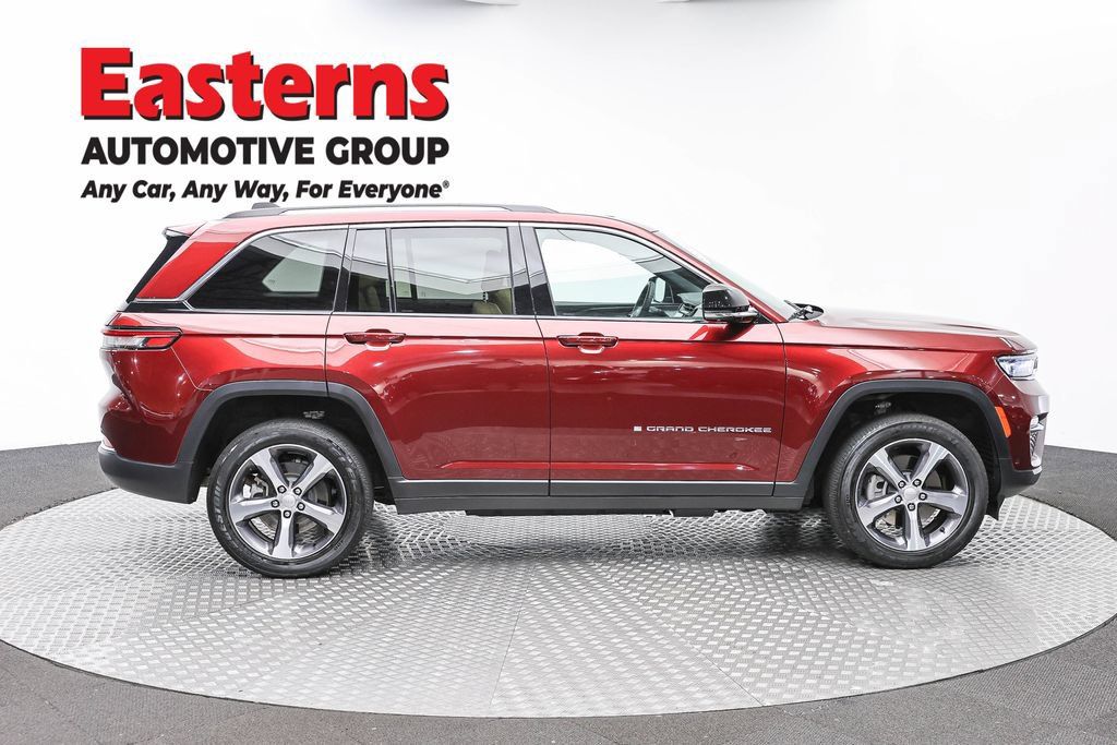 Used 2023 Jeep Grand Cherokee 4WD 4xe w/ Luxury Tech Group II image 4