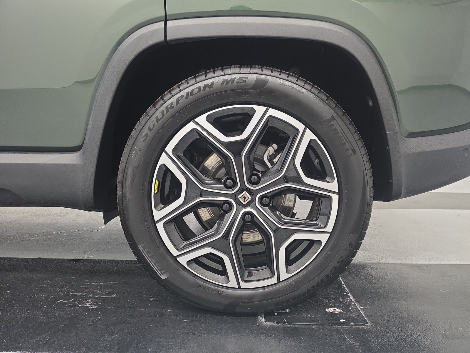 Used 2025 Rivian R1S Adventure Dual AWD/4WD image 10