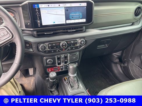 Used 2025 Jeep Gladiator Mojave image 15