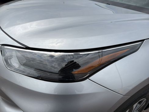 Used 2022 Toyota Highlander XLE AWD/4WD image 16