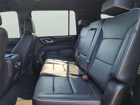 Used 2024 GMC Yukon XL SLT image 26