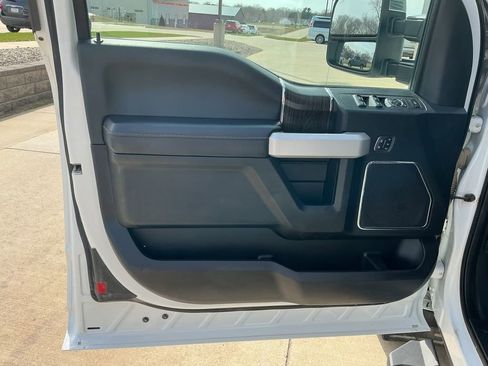 Used 2021 Ford F350 Lariat w/ Chrome Package image 22