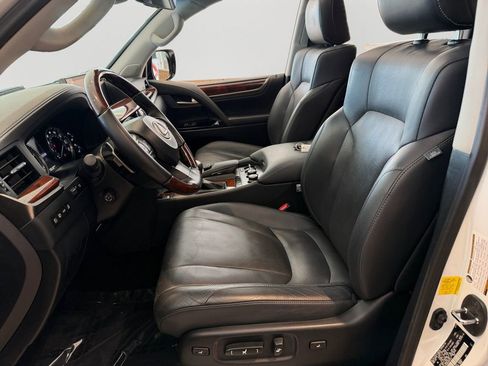 Used 2019 Lexus LX 570 4WD w/ Luxury Package image 16