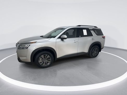 Used 2023 Nissan Pathfinder SV AWD/4WD image 3