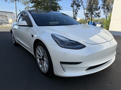 Used 2022 Tesla Model 3 Standard Range Plus RWD image 2