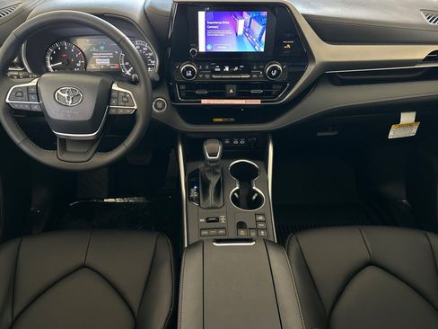 New 2026 Toyota Highlander XLE image 12