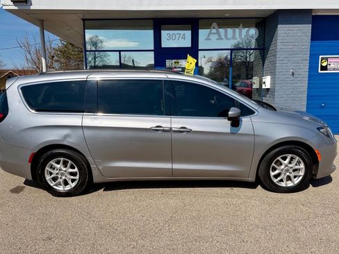 Used 2021 Chrysler Voyager Lxi FWD image 4