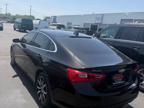 Used 2018 Chevrolet Malibu LT w/ Leather Package FWD image 5