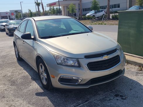 Used 2015 Chevrolet Cruze LT w/ Technology Package image 3