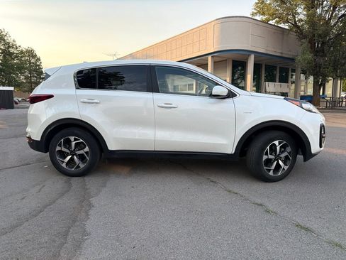Used 2022 Kia Sportage LX AWD/4WD image 8