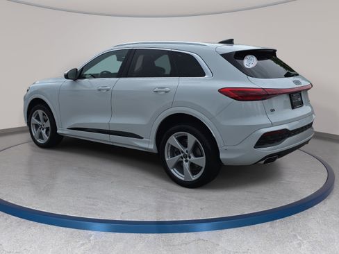 Certified 2025 Audi Q5 Premium w/ Premium Plus AWD/4WD image 7