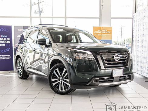 Used 2024 Nissan Pathfinder Platinum AWD/4WD image 3