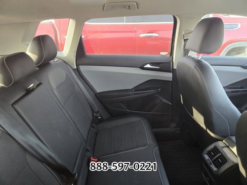 Used 2023 Volkswagen Taos SE image 9