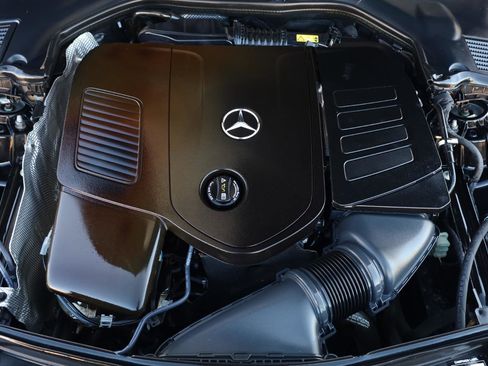 Used 2022 Mercedes-Benz C 300 Sedan image 11