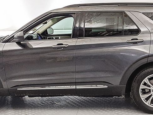 Used 2020 Ford Explorer XLT w/ Equipment Group 202A RWD image 5