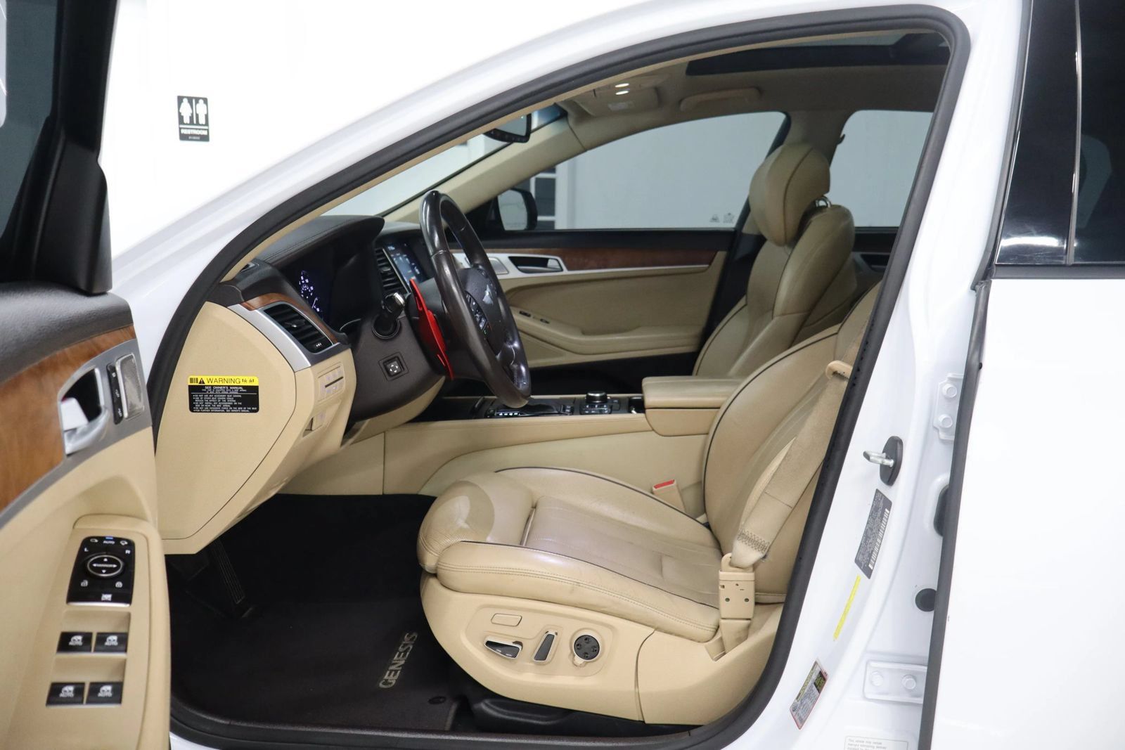 Used 2015 Hyundai Genesis 5.0 w/ Option Group 05 RWD image 14