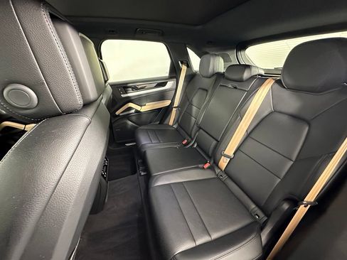 Certified 2024 Porsche Cayenne w/ Premium Package Plus (PFM) AWD/4WD image 39