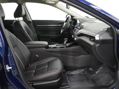 Used 2023 Nissan Altima 2.5 SR AWD/4WD image 11