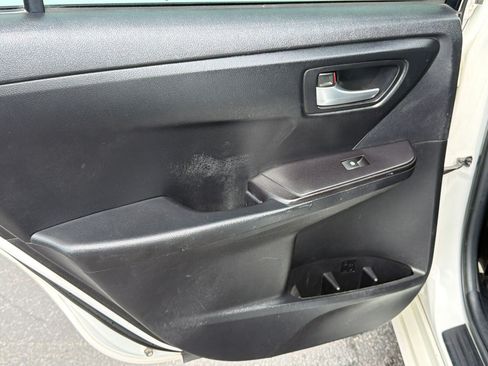 Used 2015 Toyota Camry SE FWD image 33