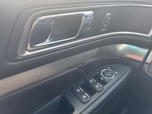 Used 2018 Ford Explorer XLT image 26