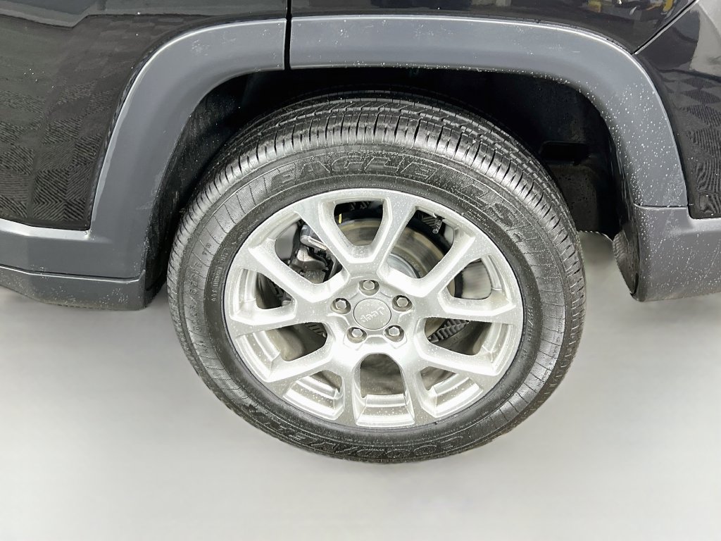 Used 2023 Jeep Compass Latitude AWD/4WD image 33