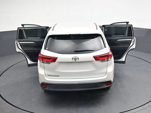 Used 2018 Toyota Highlander LE FWD image 39