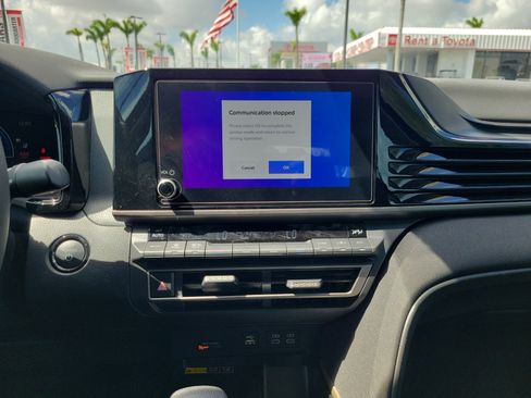 Used 2025 Toyota Camry LE w/ Convenience Package image 26