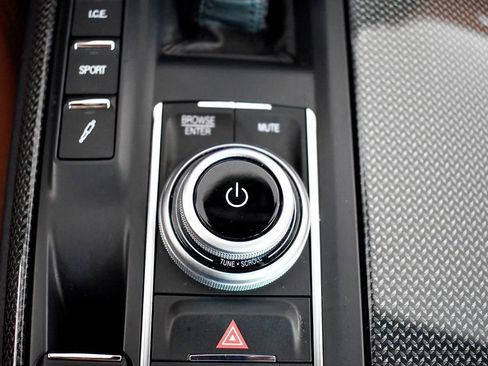 Used 2021 Maserati Levante image 74