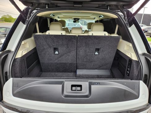 Certified 2023 Land Rover Range Rover Long Wheelbase SE AWD/4WD image 8