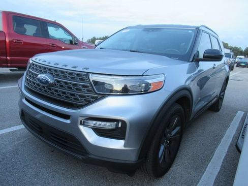 Used 2022 Ford Explorer XLT w/ Equipment Group 202A RWD image 3