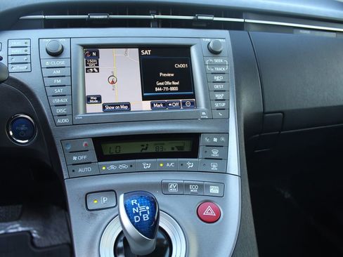 Used 2015 Toyota Prius Five w/ Advanced Technology Package image 24