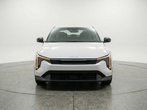 Used 2025 Kia K4 LXS FWD image 2