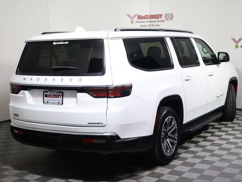 Used 2023 Jeep Wagoneer L Series II AWD/4WD image 5