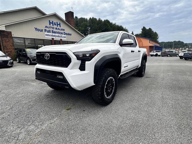 Used 2024 Toyota Tacoma TRD Off-Road AWD/4WD image 1
