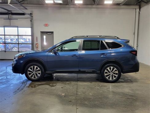 Used 2022 Subaru Outback Premium image 9