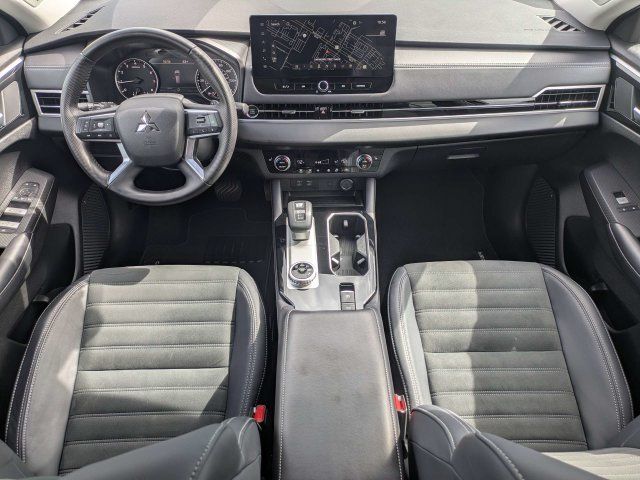 Used 2025 Mitsubishi Outlander SE FWD image 16