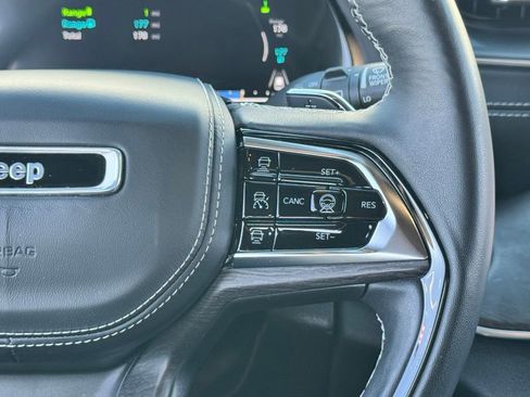 Used 2023 Jeep Grand Cherokee Overland w/ Advanced Protech Group III AWD/4WD image 18