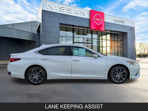 Used 2024 Lexus ES 300h w/ Premium Package image 6