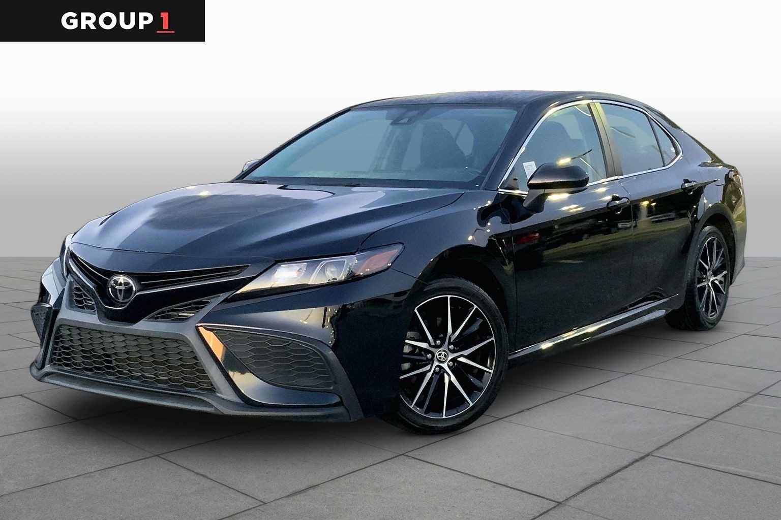 Used 2021 Toyota Camry SE FWD image 1
