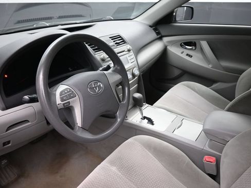 Used 2010 Toyota Camry LE FWD image 14