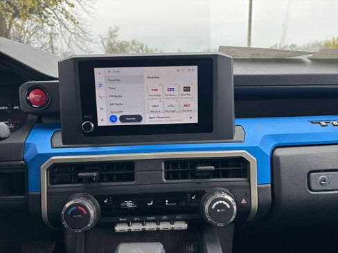 Used 2025 Toyota Tacoma TRD Off-Road image 17