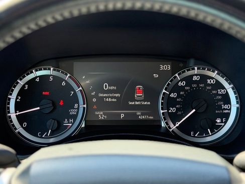 Used 2023 Toyota Highlander LE AWD/4WD image 17