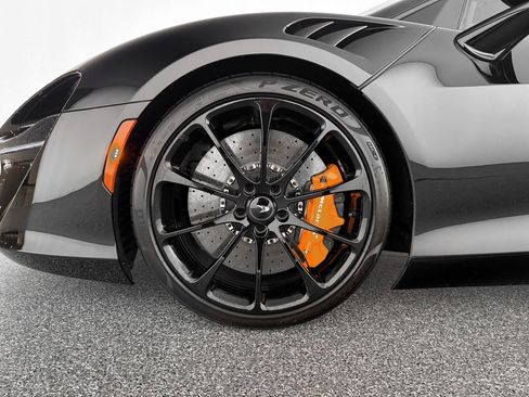 New 2025 McLaren Artura image 27