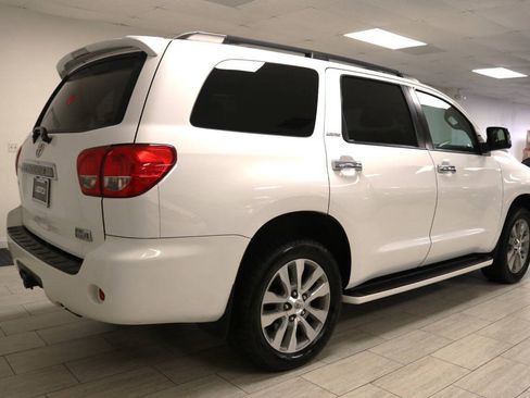 Used 2017 Toyota Sequoia Limited w/ Safety & Convenience Package AWD/4WD image 4