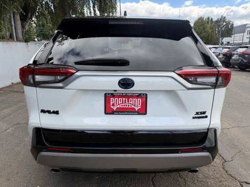 Used 2022 Toyota RAV4 XSE AWD/4WD image 6