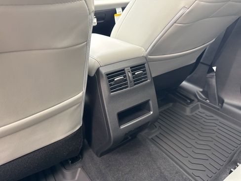 New 2026 Mitsubishi Outlander SE AWD/4WD image 36